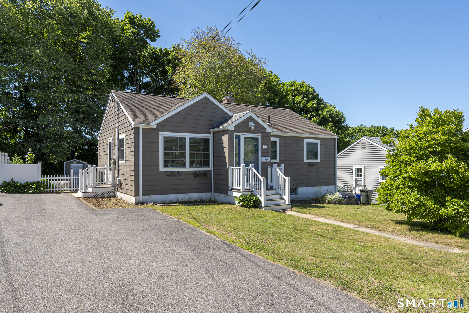 77 Bayshore Drive New London CT 06320