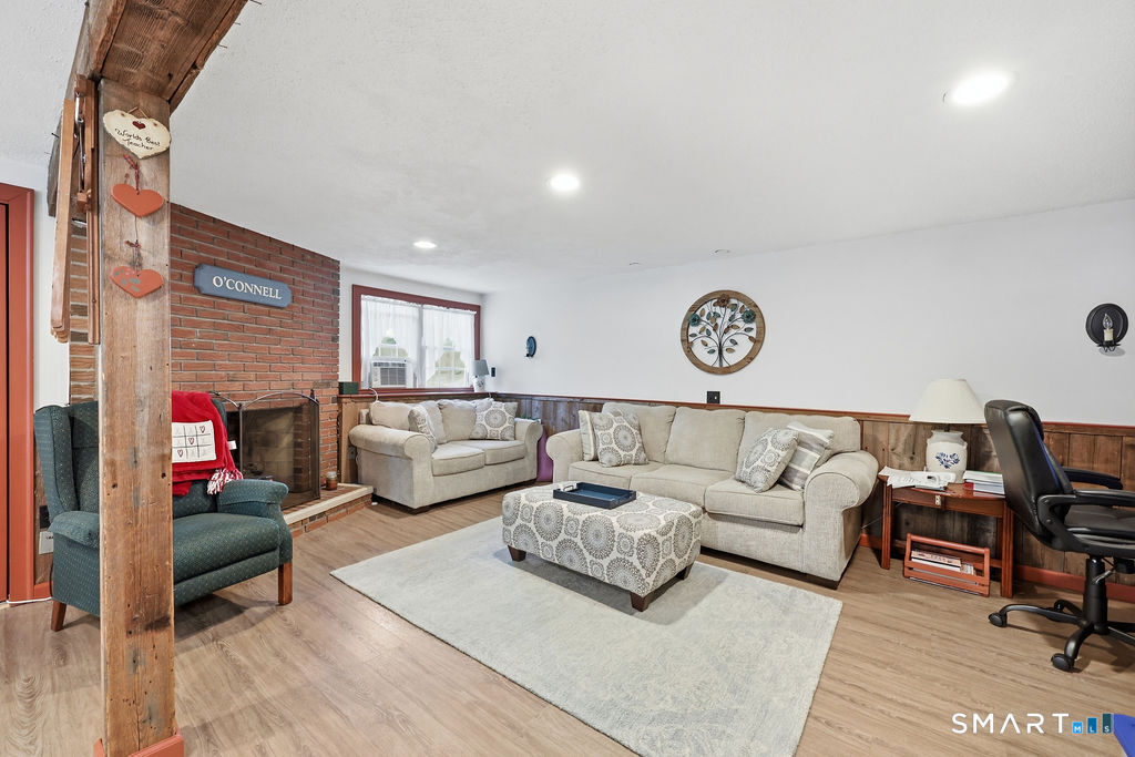1451 Neipsic Road Glastonbury CT 06033