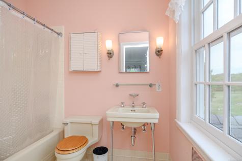 49 Great Ring Road Newtown CT 06482