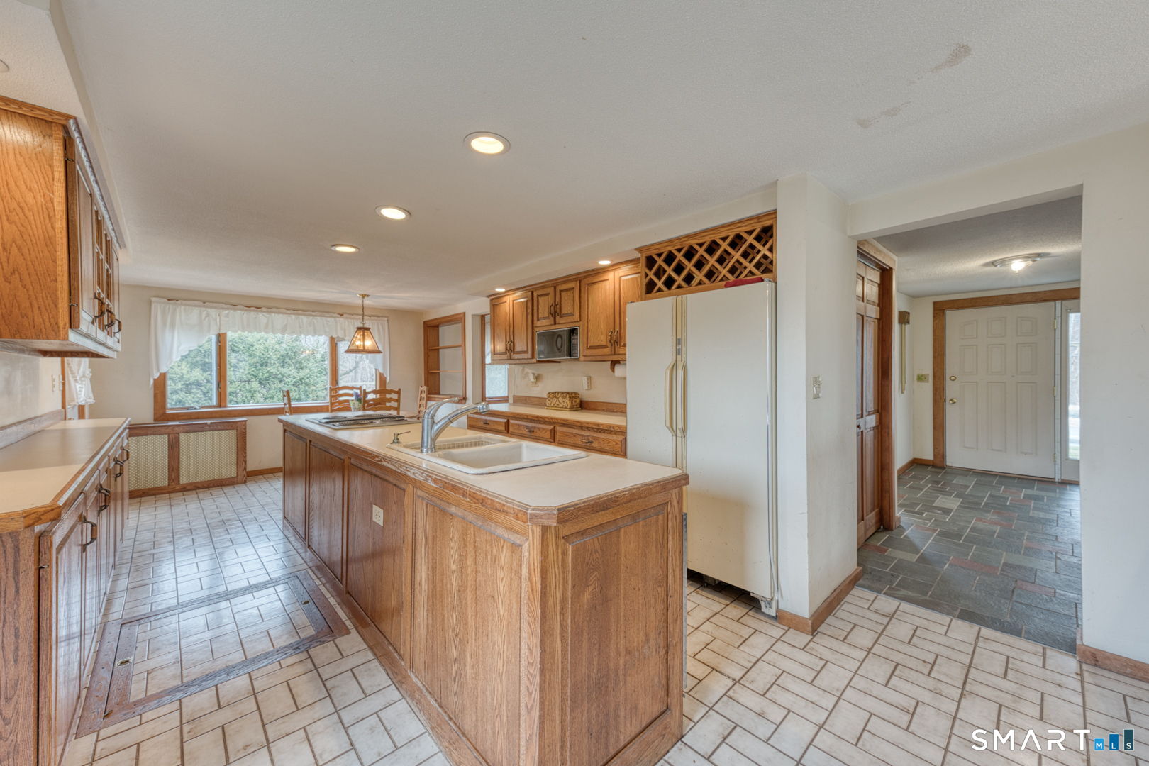 879 Neipsic Road Glastonbury CT 06033