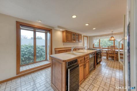 879 Neipsic Road Glastonbury CT 06033