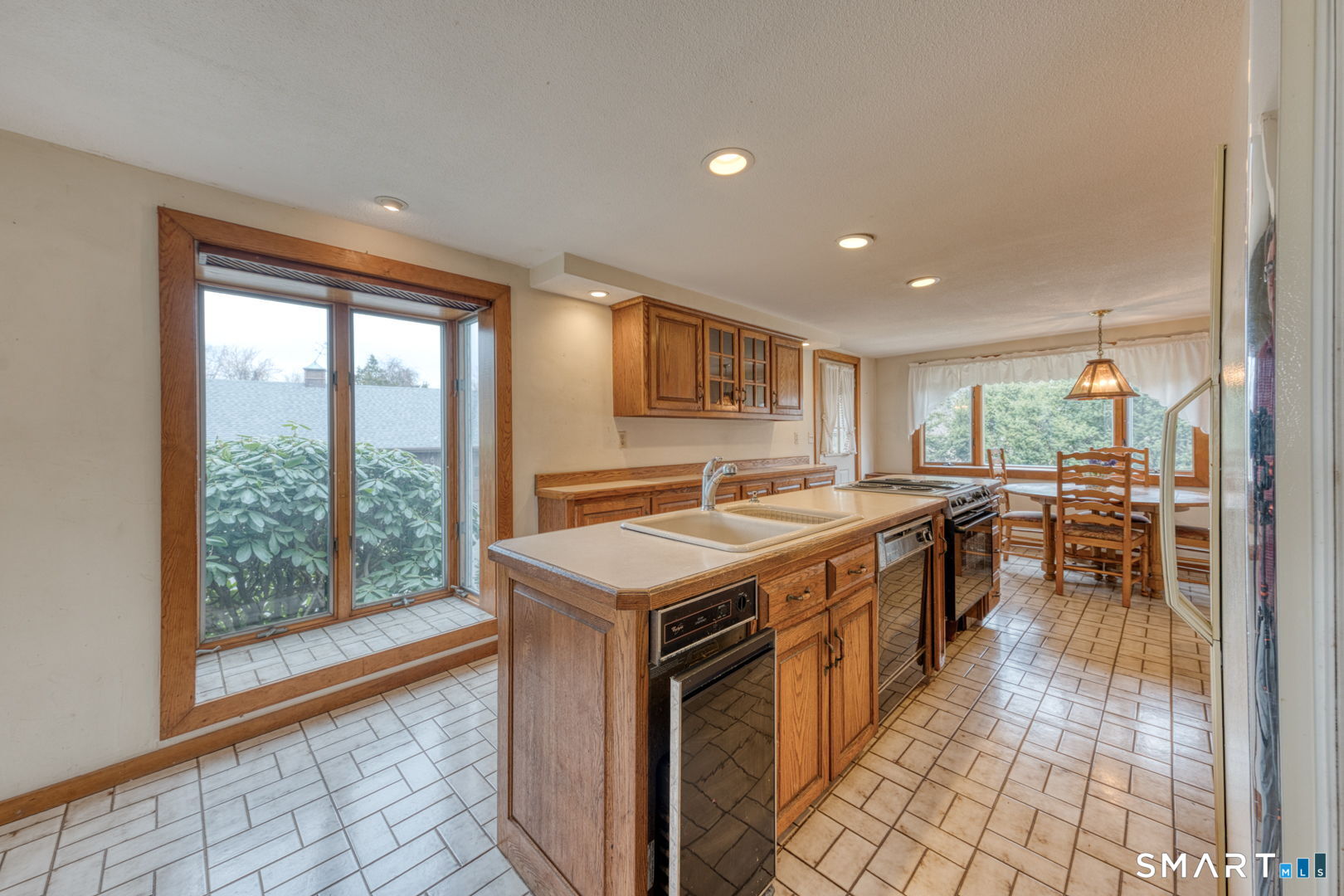 879 Neipsic Road Glastonbury CT 06033