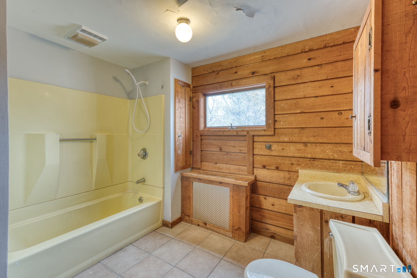 879 Neipsic Road Glastonbury CT 06033
