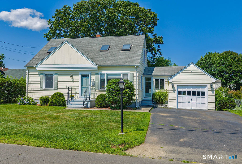 4 Mckinnel Court Branford CT 06405