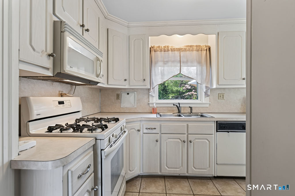 4 Mckinnel Court Branford CT 06405