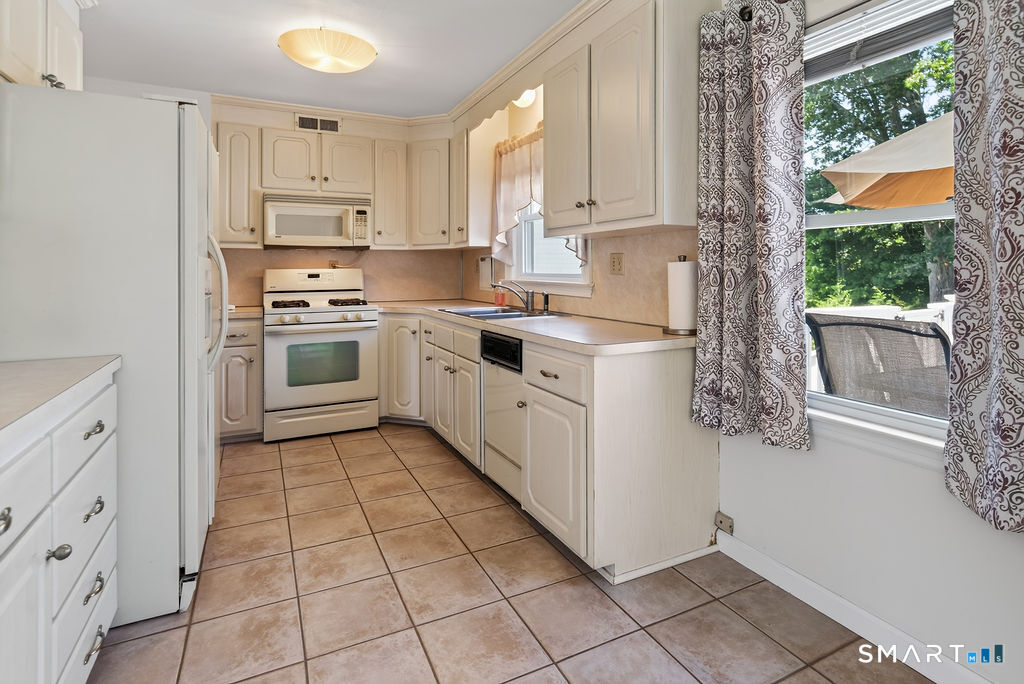 4 Mckinnel Court Branford CT 06405