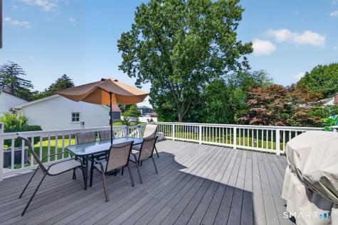 4 Mckinnel Court Branford CT 06405