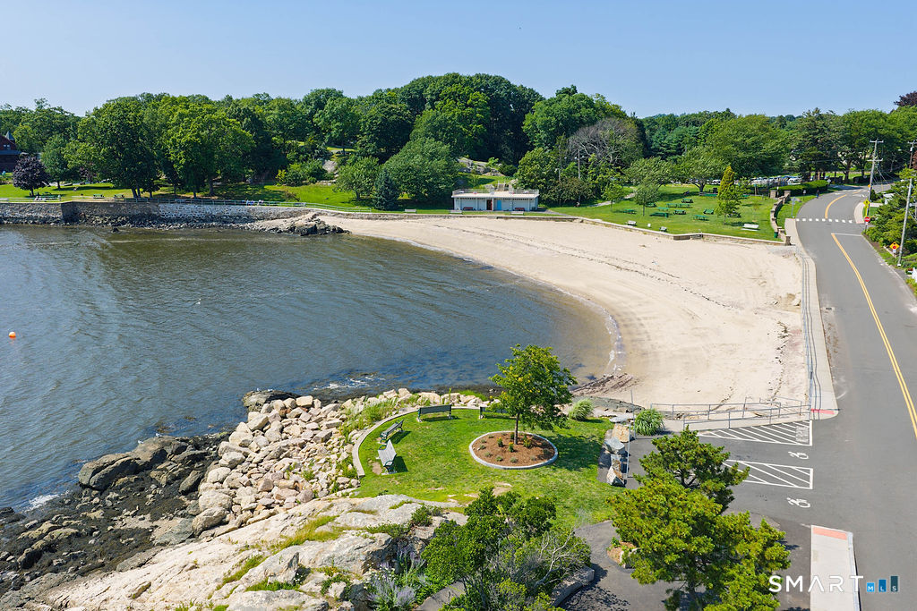 4 Mckinnel Court Branford CT 06405