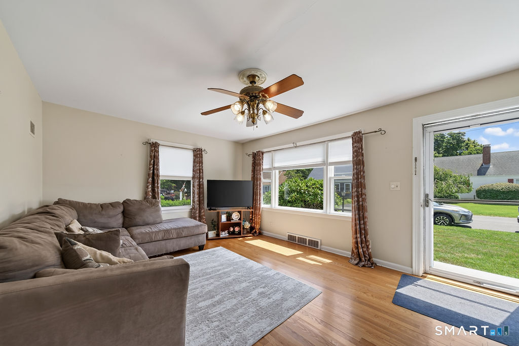 4 Mckinnel Court Branford CT 06405