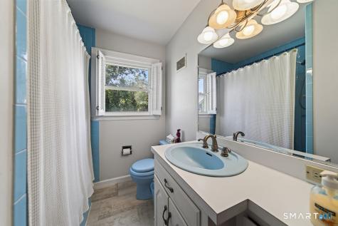 4 Mckinnel Court Branford CT 06405