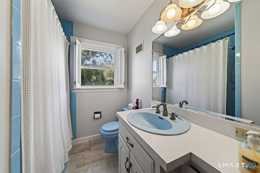 4 Mckinnel Court Branford CT 06405