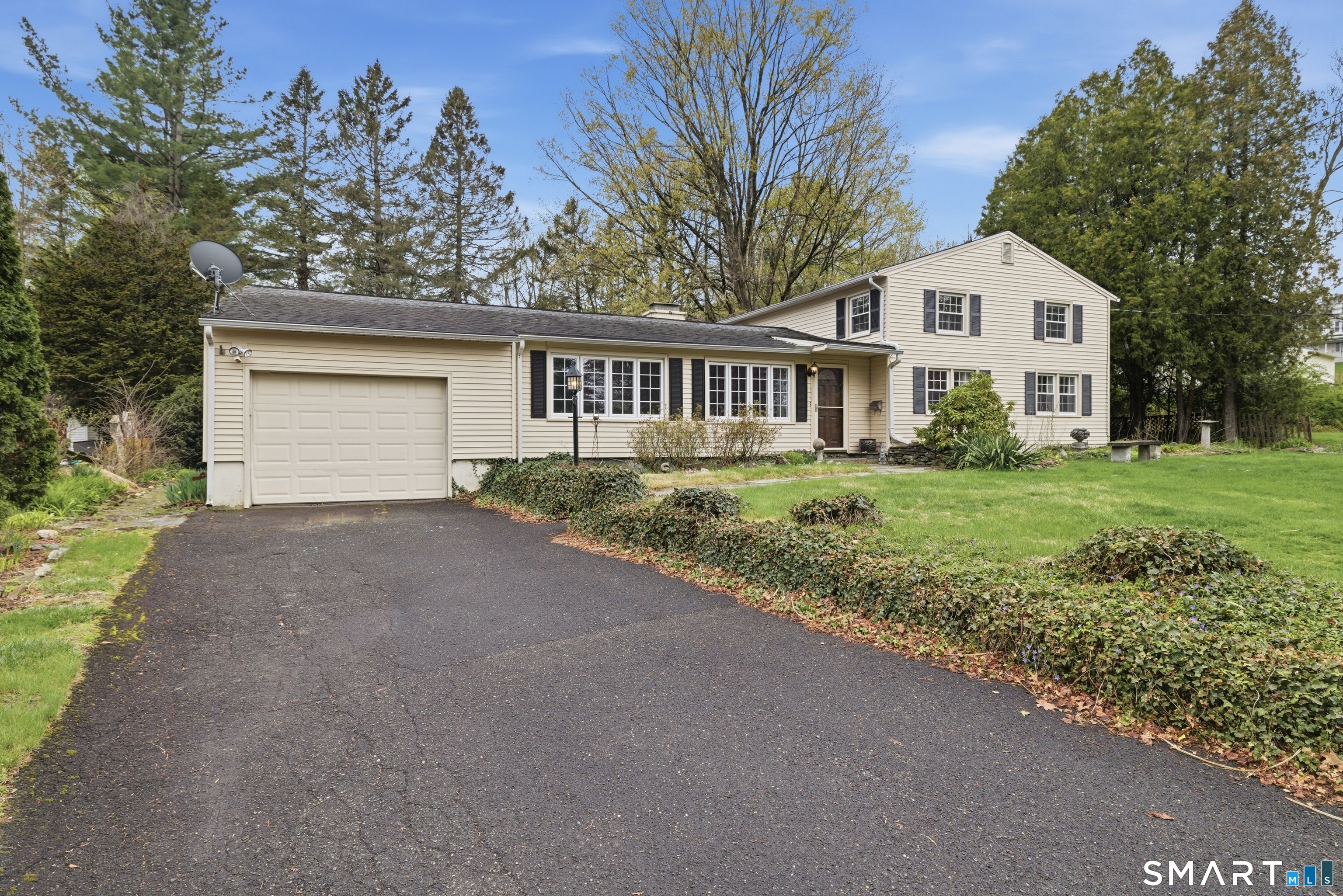 16 Hamilton Lane Watertown CT 06795