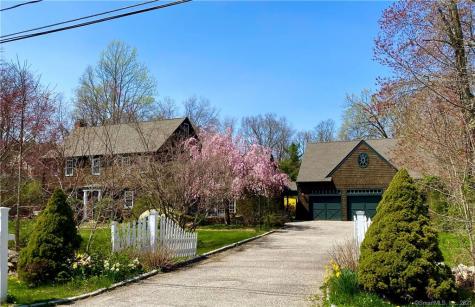 24 Sunnyview Drive Redding CT 06896