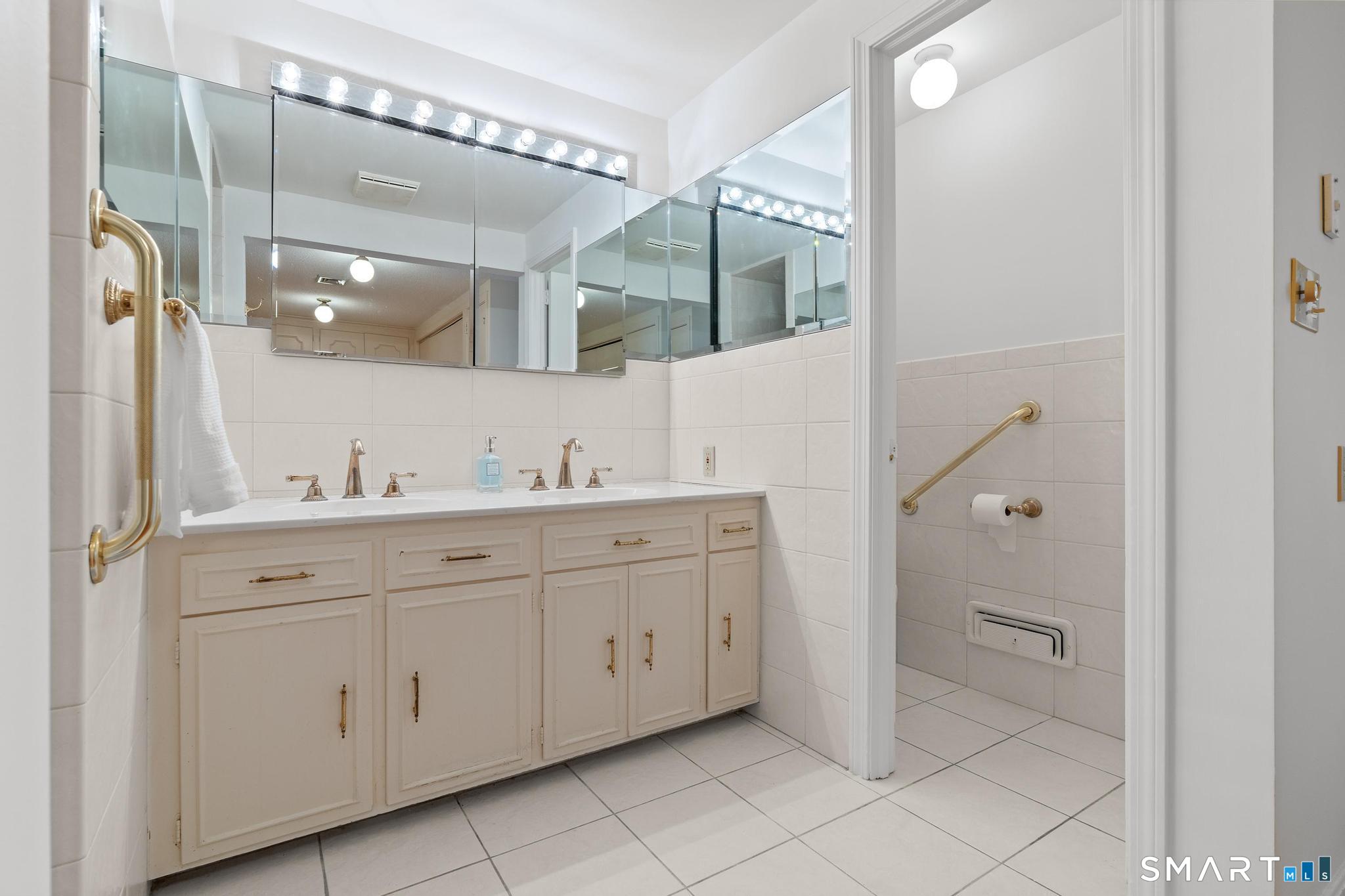 9 Juniper Lane West Hartford CT 06117