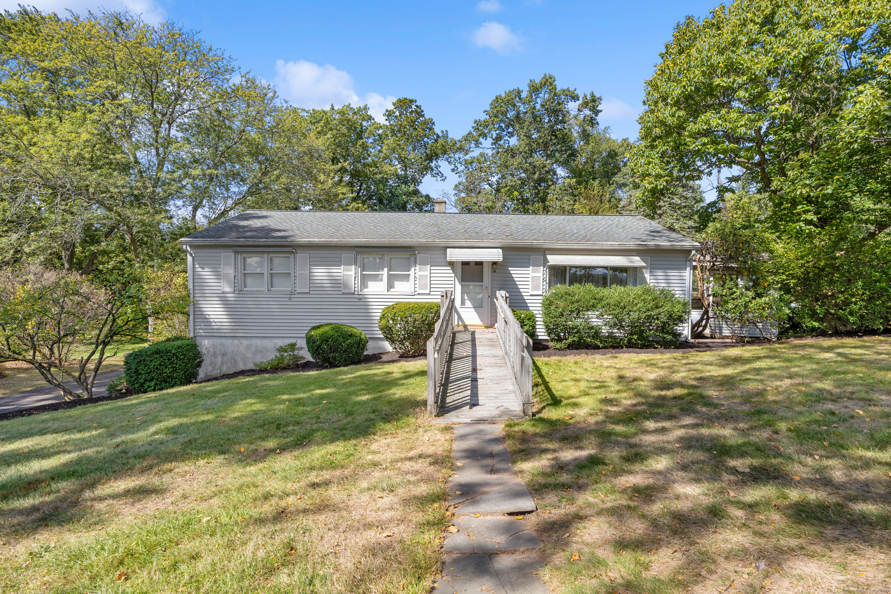 39 Robert Lane Wallingford CT 06492