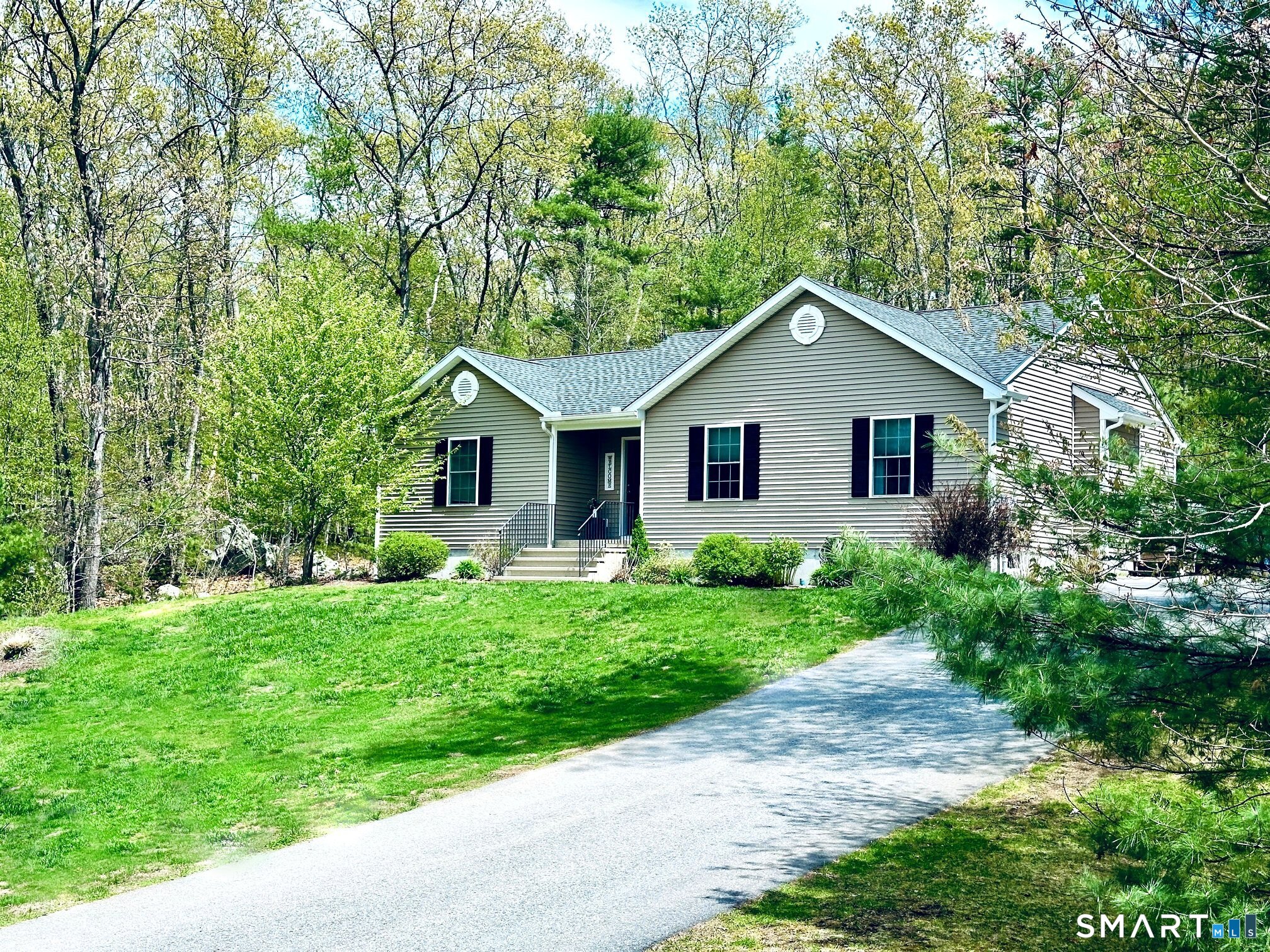 29 Logan Lane Thompson CT 06277
