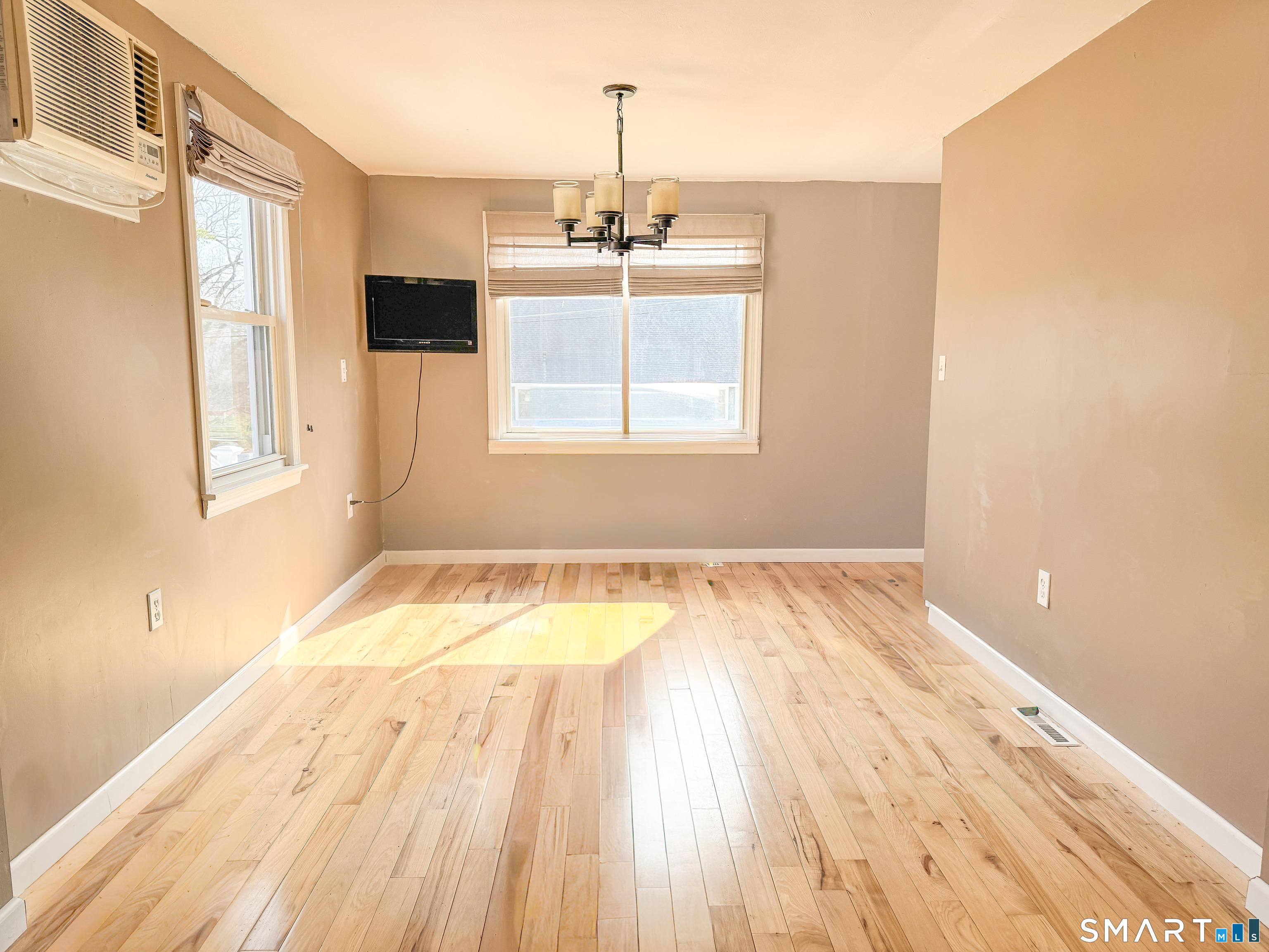 15 Pine Hill Road Enfield CT 06082