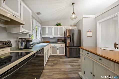 25 Stacy Court Cheshire CT 06410