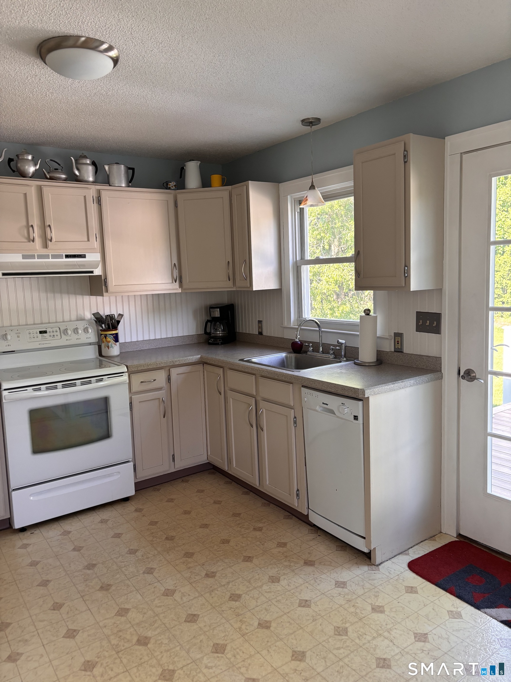 5 Herster Drive East Lyme CT 06357