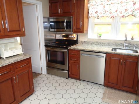 22 Scarborough Road Manchester CT 06040