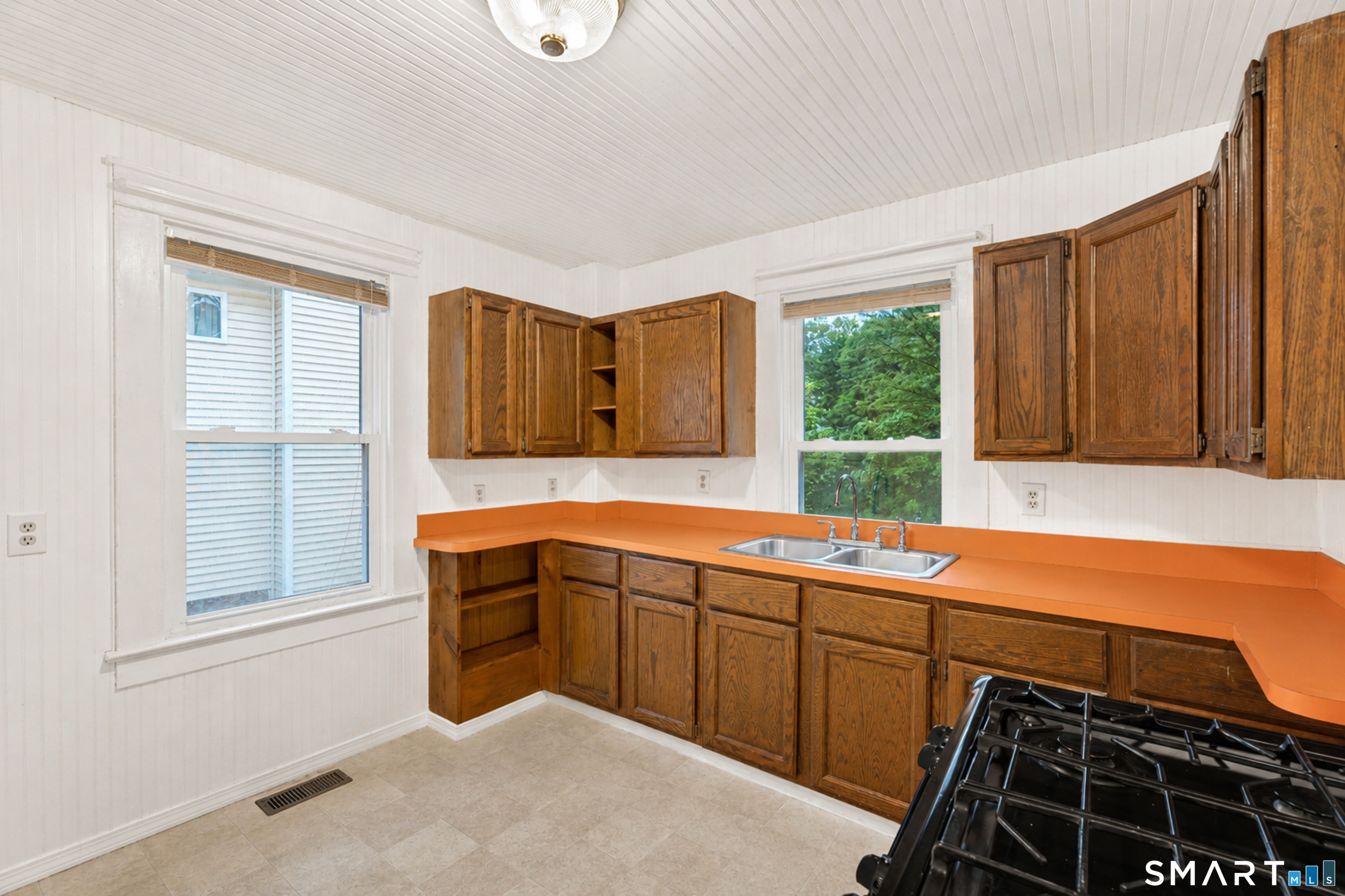 285 Niantic River Road Waterford CT 06385