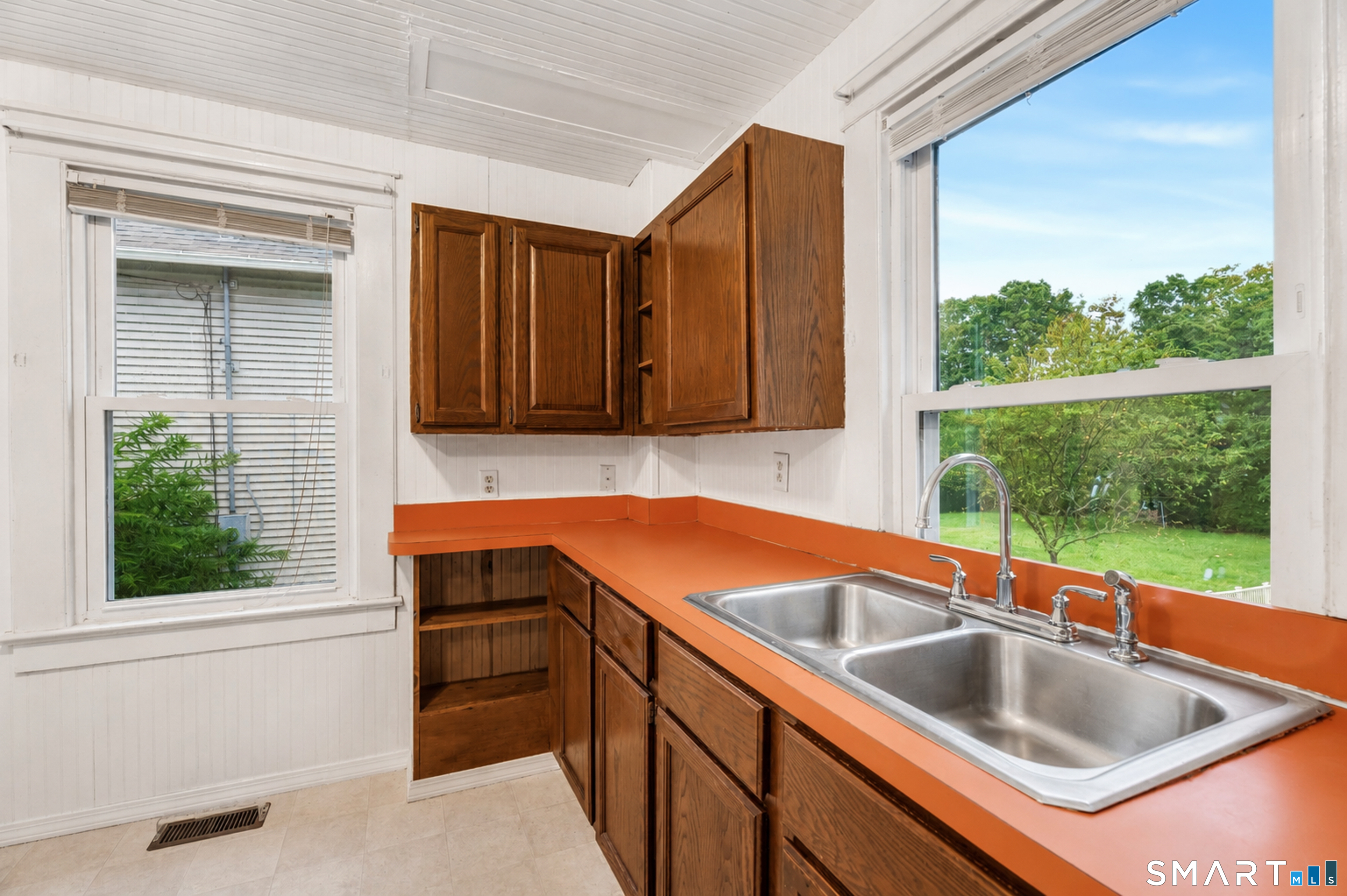 285 Niantic River Road Waterford CT 06385