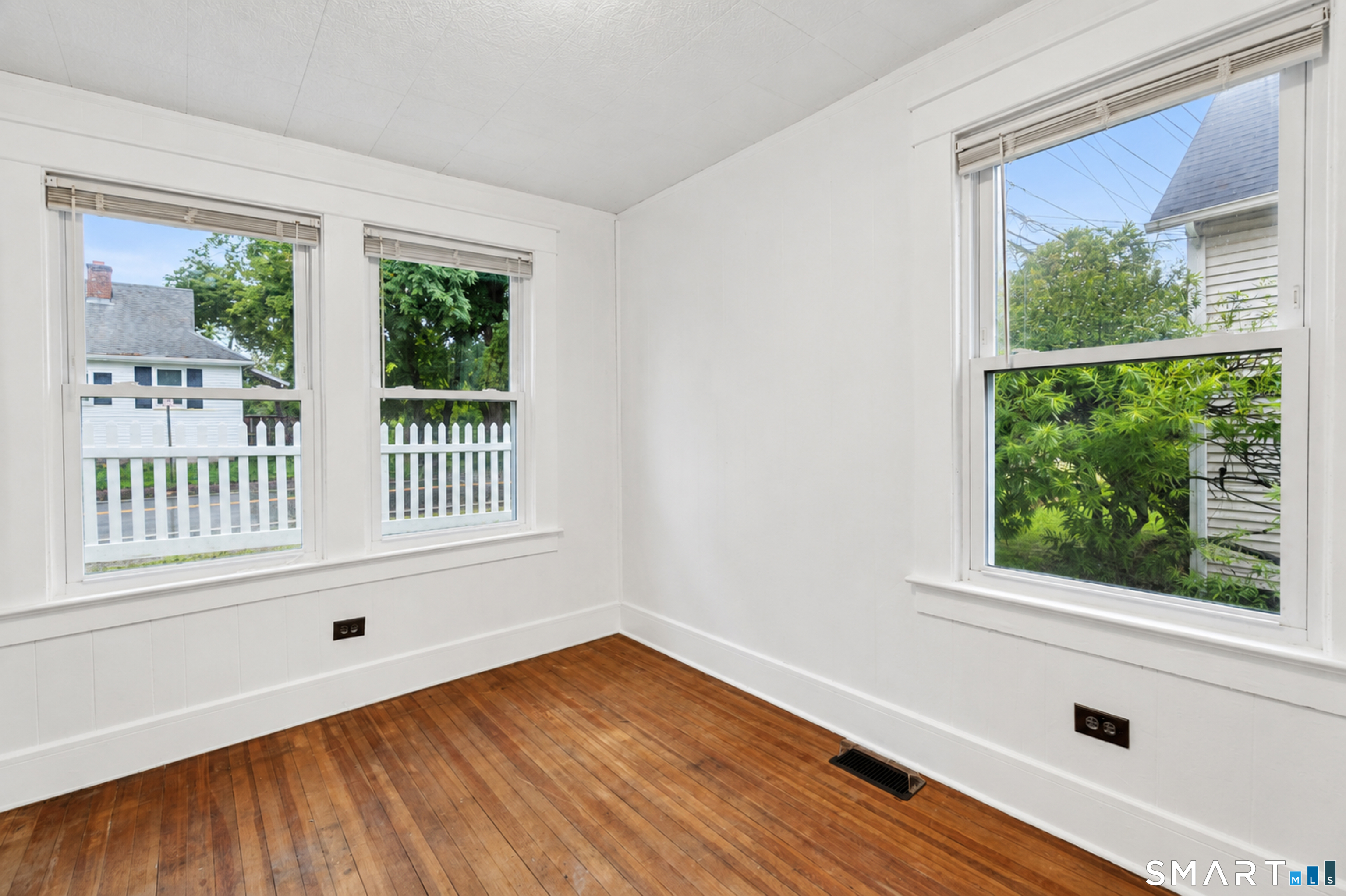 285 Niantic River Road Waterford CT 06385