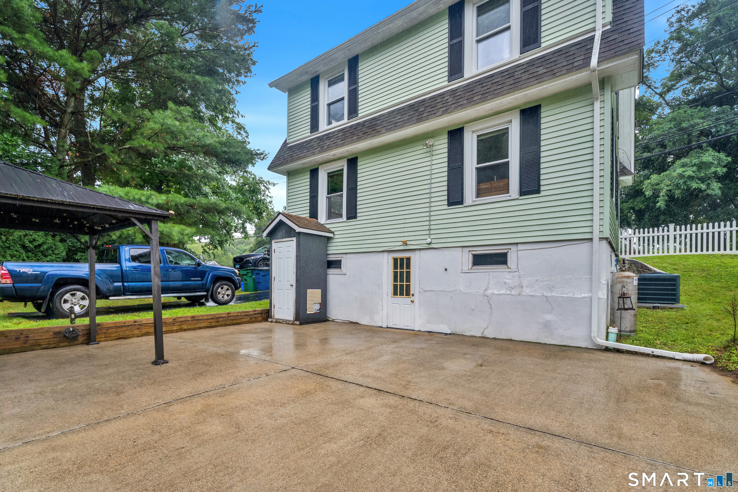 285 Niantic River Road Waterford CT 06385