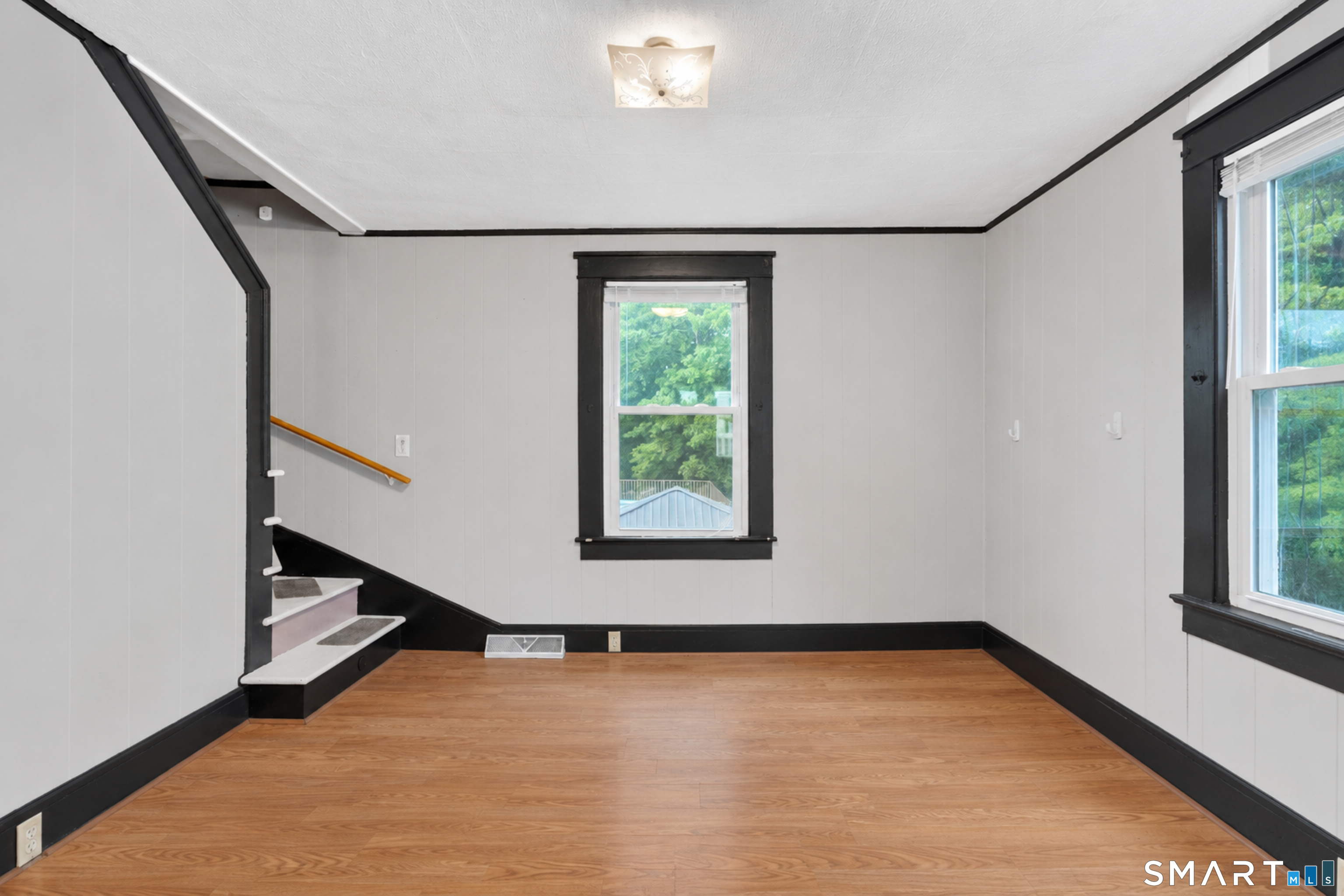 285 Niantic River Road Waterford CT 06385