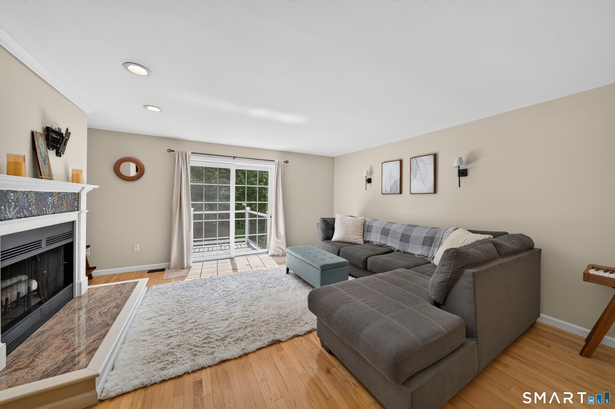 835-#E Long Hill Road Middletown CT 06457