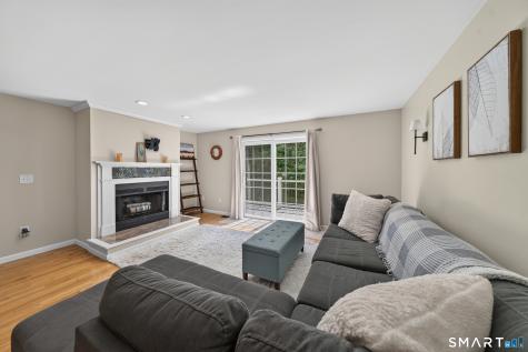 835-#E Long Hill Road Middletown CT 06457