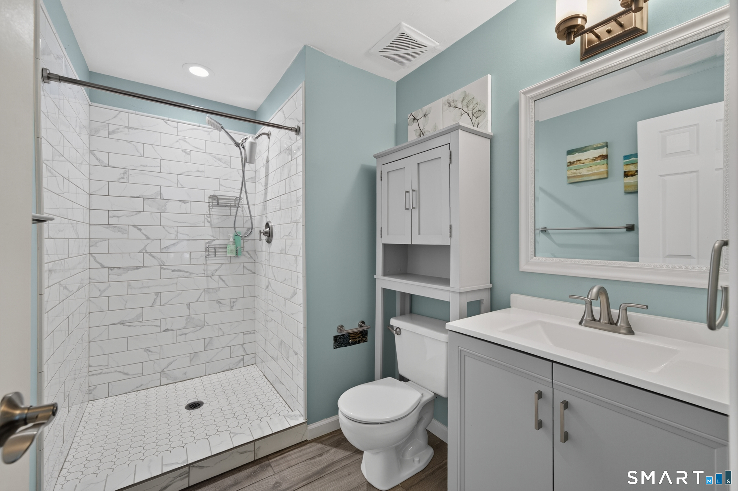 835-#E Long Hill Road Middletown CT 06457