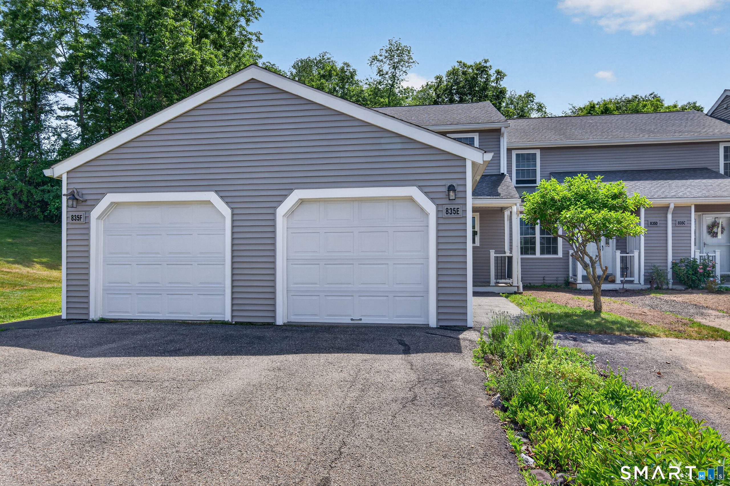 835-#E Long Hill Road Middletown CT 06457
