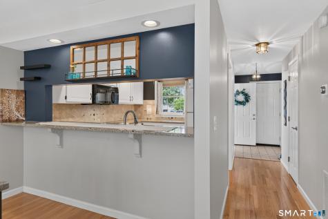 835-#E Long Hill Road Middletown CT 06457