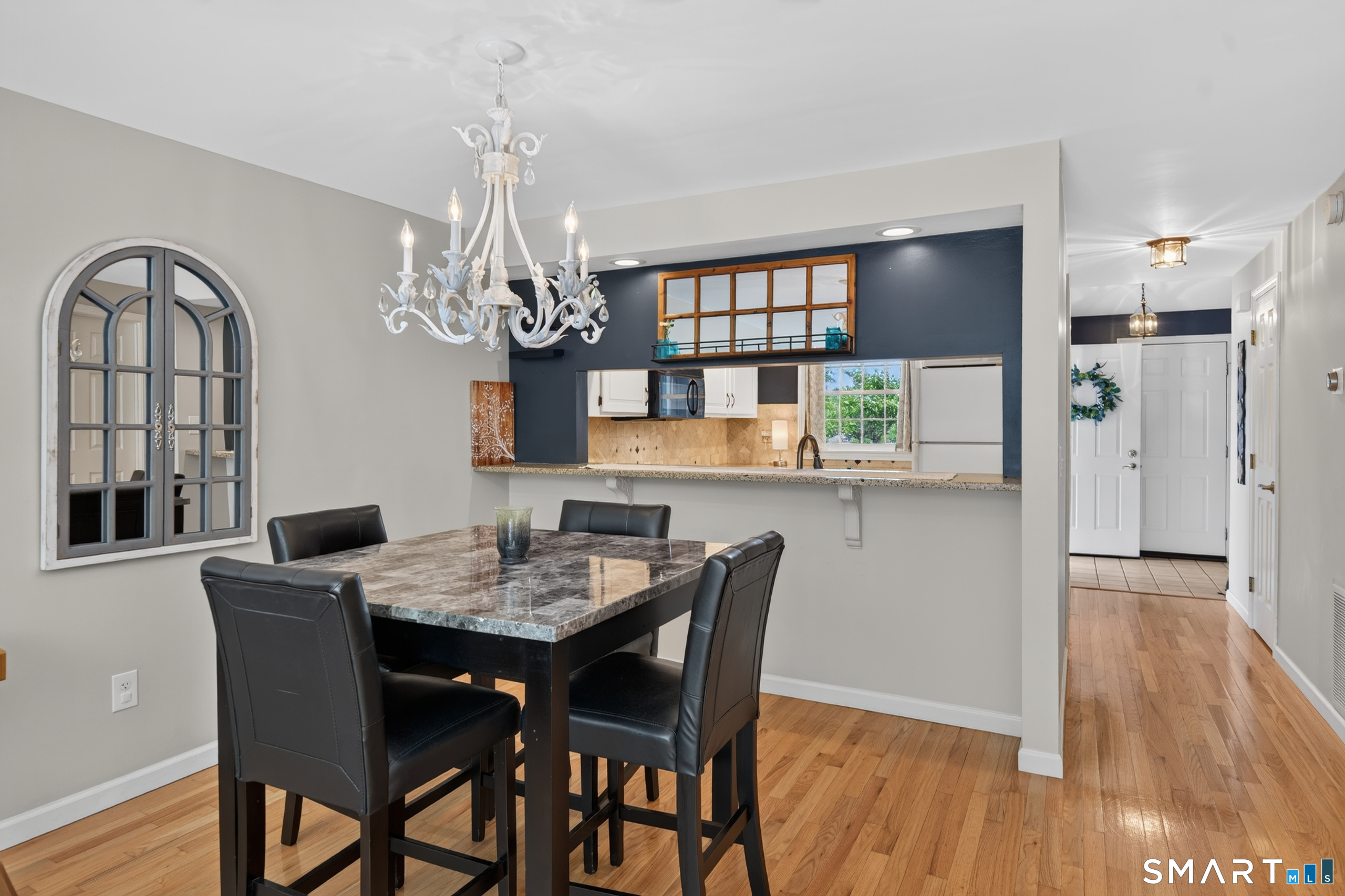 835-#E Long Hill Road Middletown CT 06457