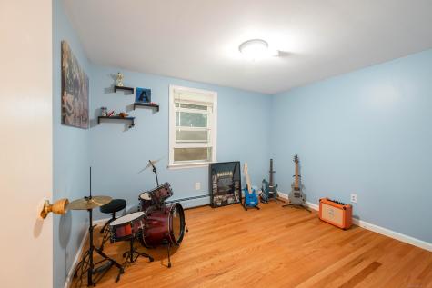 16 Skidmore Lane Newtown CT 06482