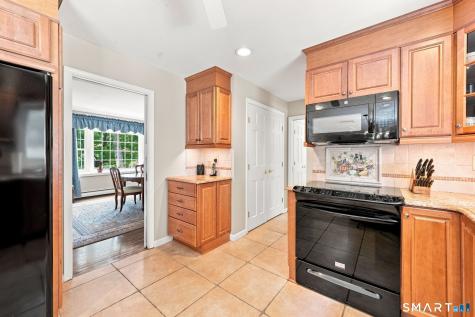 124 Sturbridge Lane Trumbull CT 06611