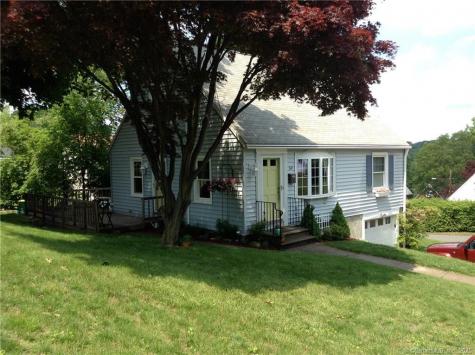 59 Ferndale Avenue Waterbury CT 06708