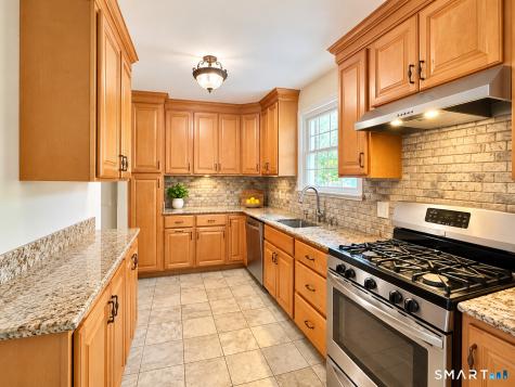 406 Lakeside Drive Bridgeport CT 06606