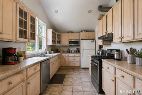 4 Little Bay Lane Branford CT 06405