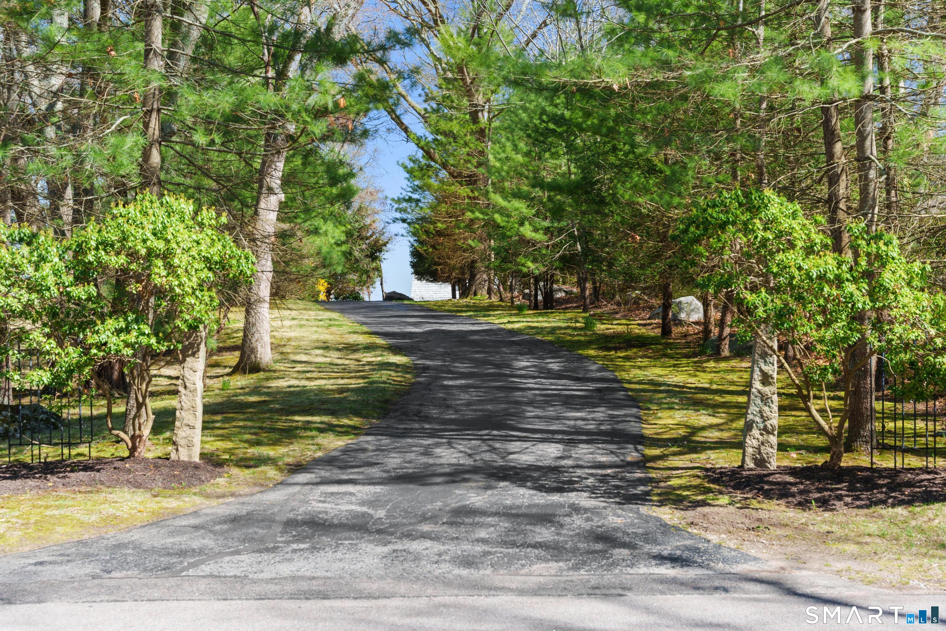 39 Chippechaug Trail Stonington CT 06355
