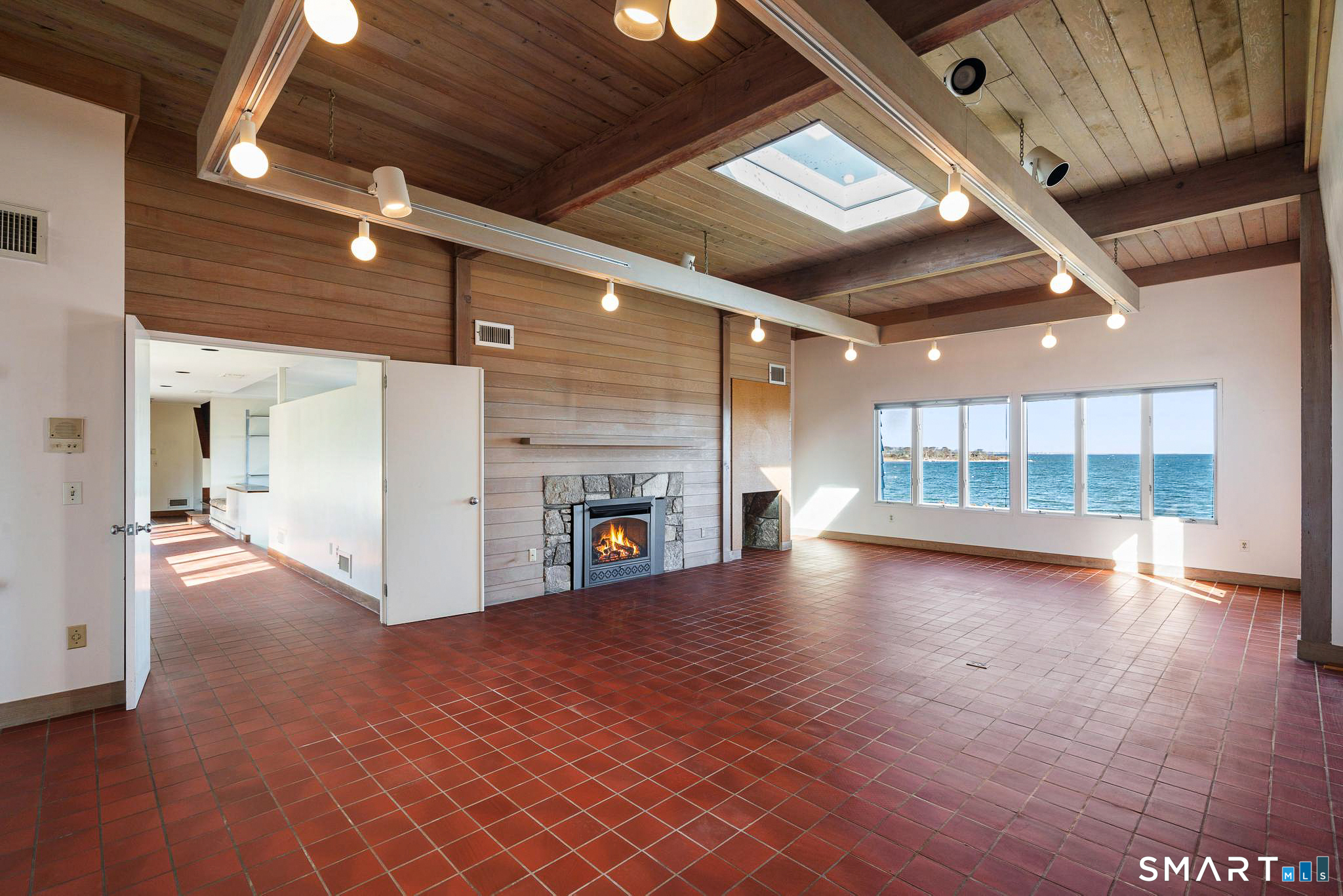 39 Chippechaug Trail Stonington CT 06355