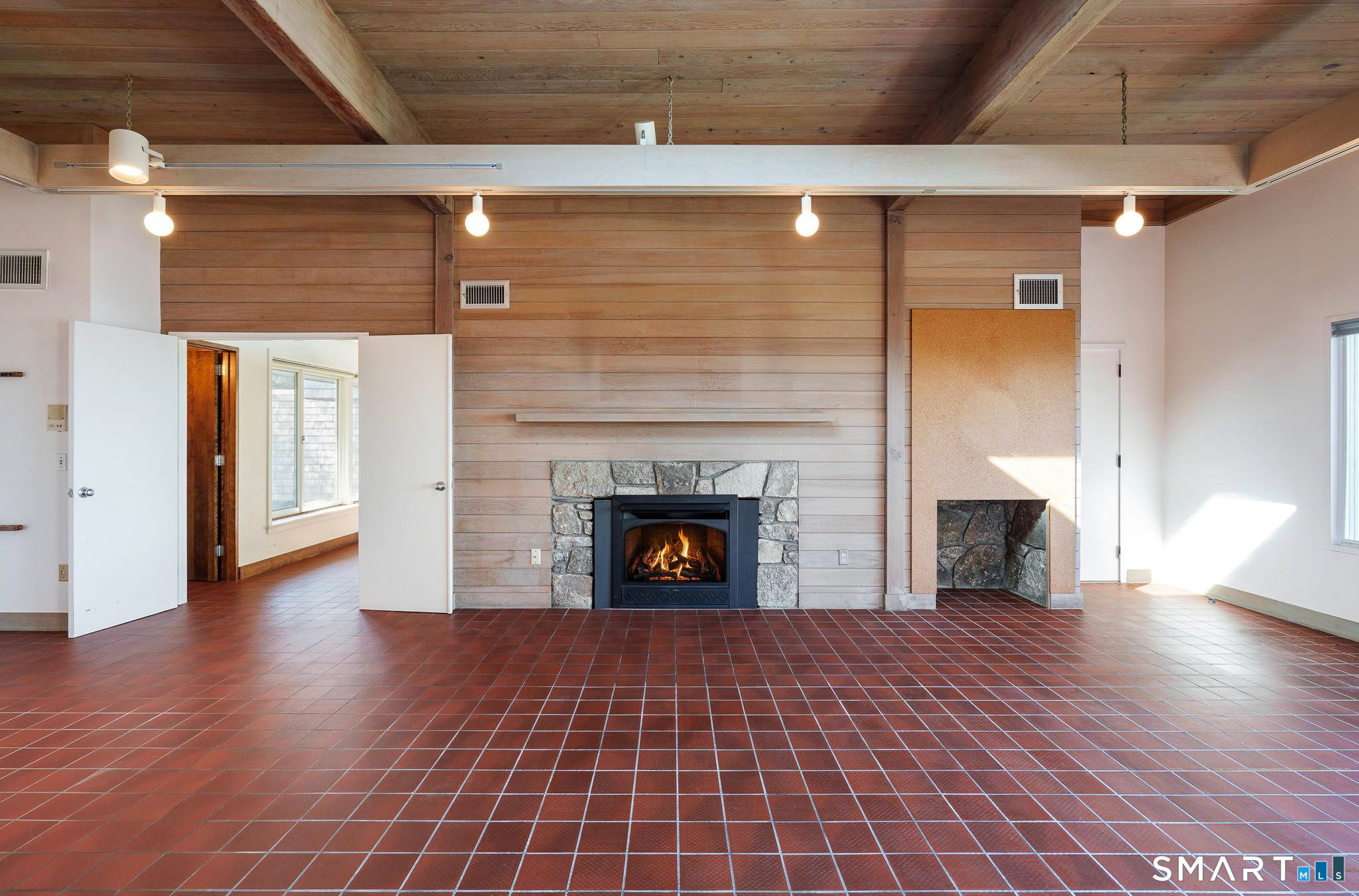 39 Chippechaug Trail Stonington CT 06355