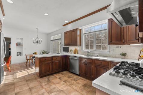 14 Cleft Rock Road Woodbridge CT 06525
