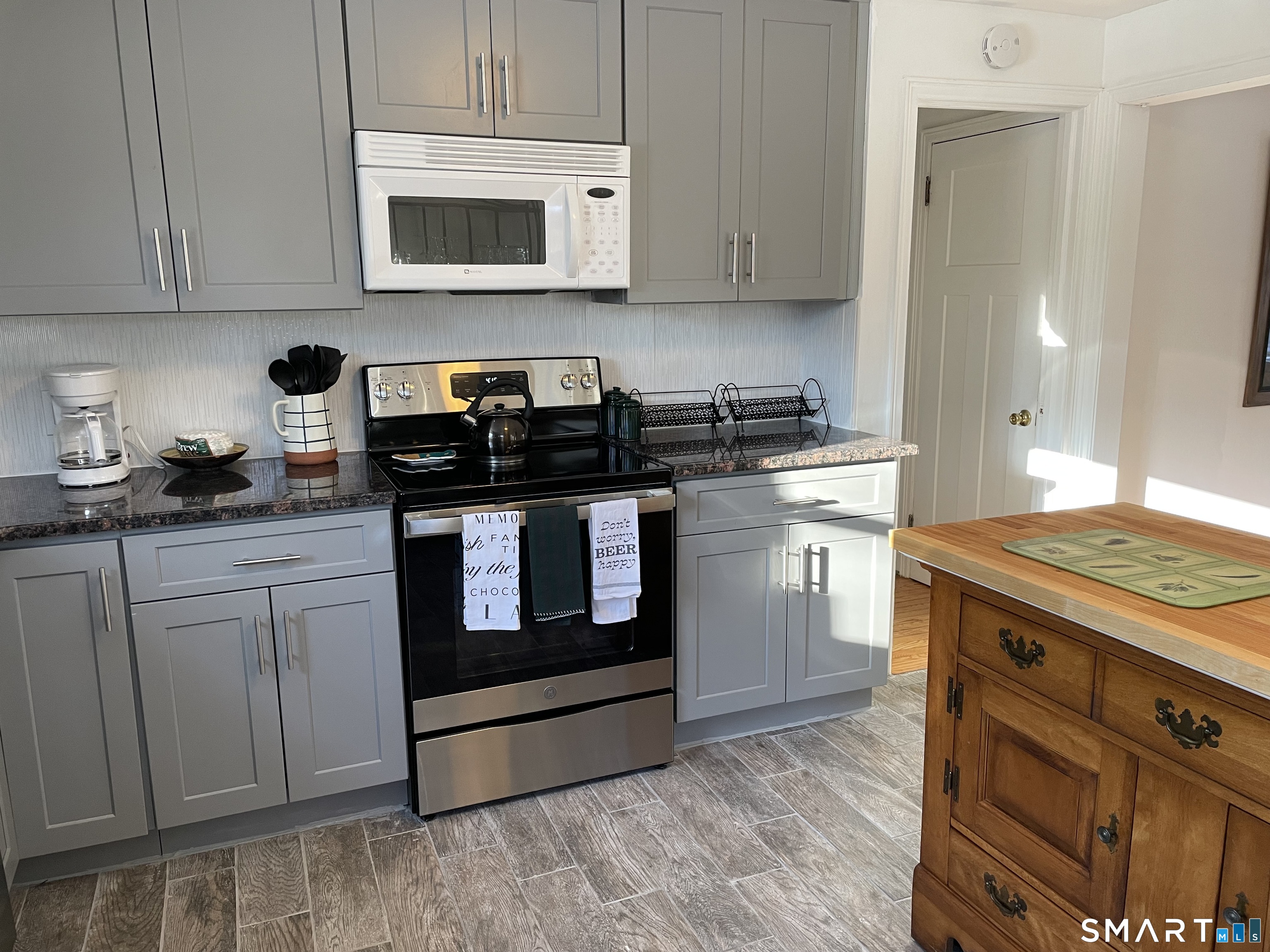 1347 Hall Boulevard Bloomfield CT 06002