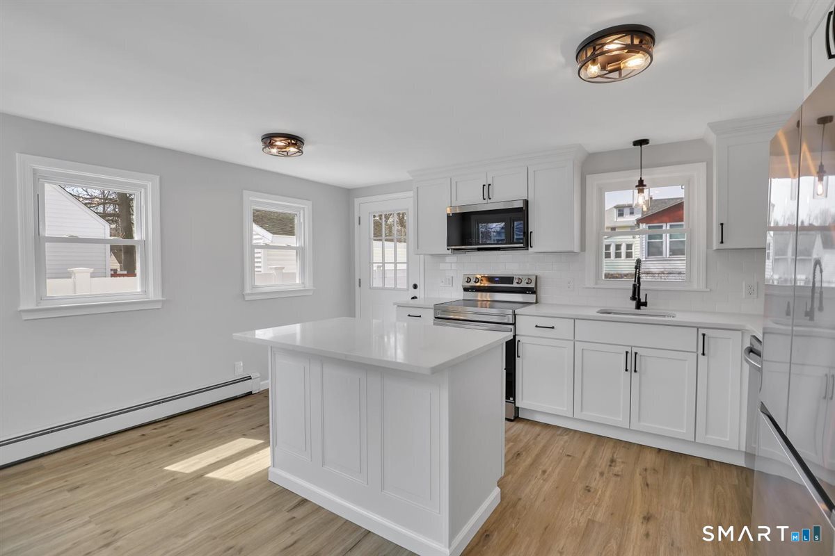 19 Songonosk Street Windsor CT 06095