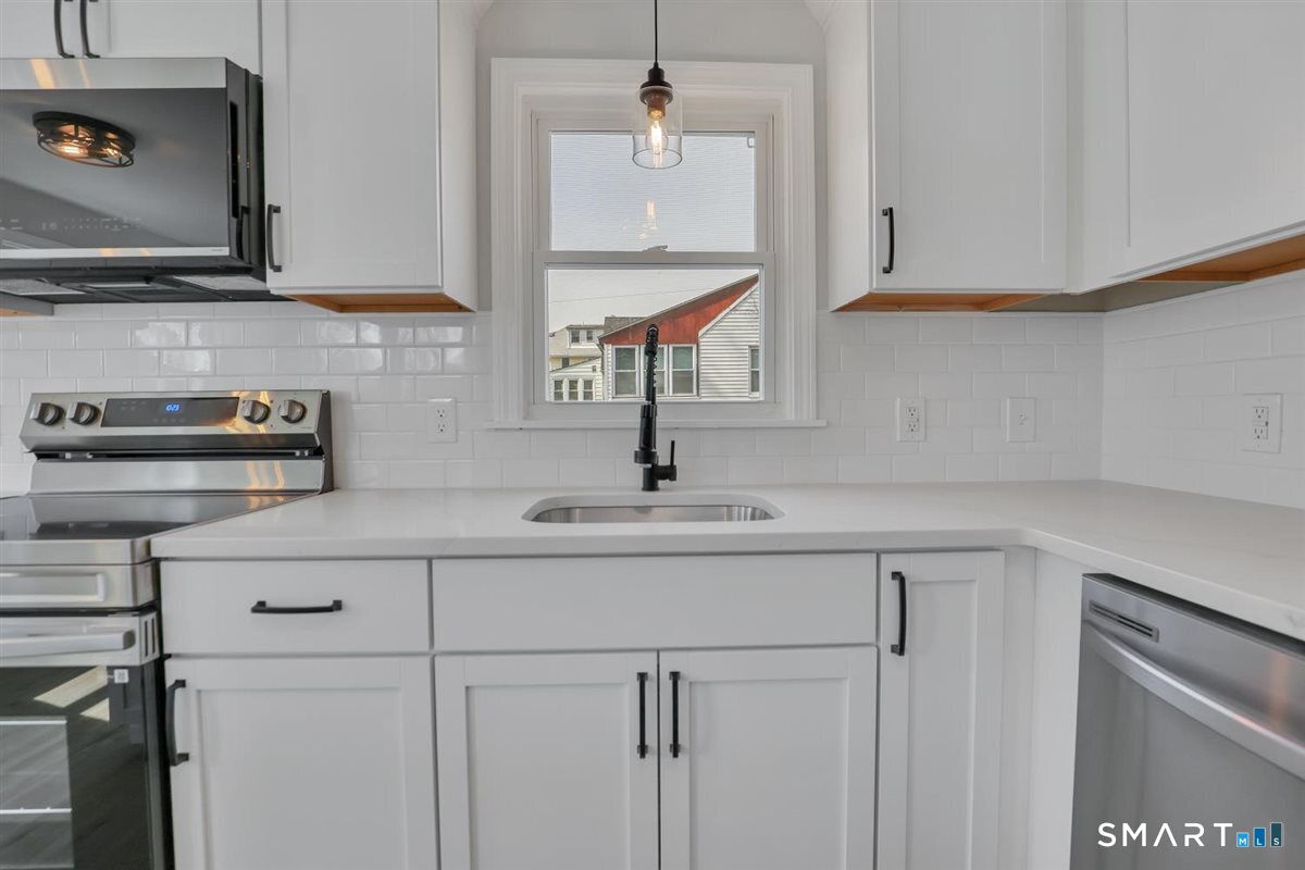 19 Songonosk Street Windsor CT 06095