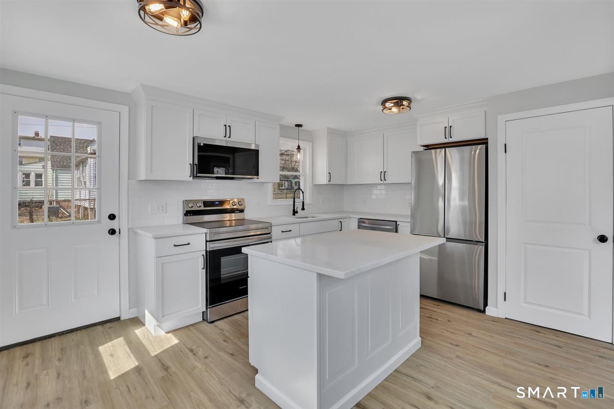 19 Songonosk Street Windsor CT 06095