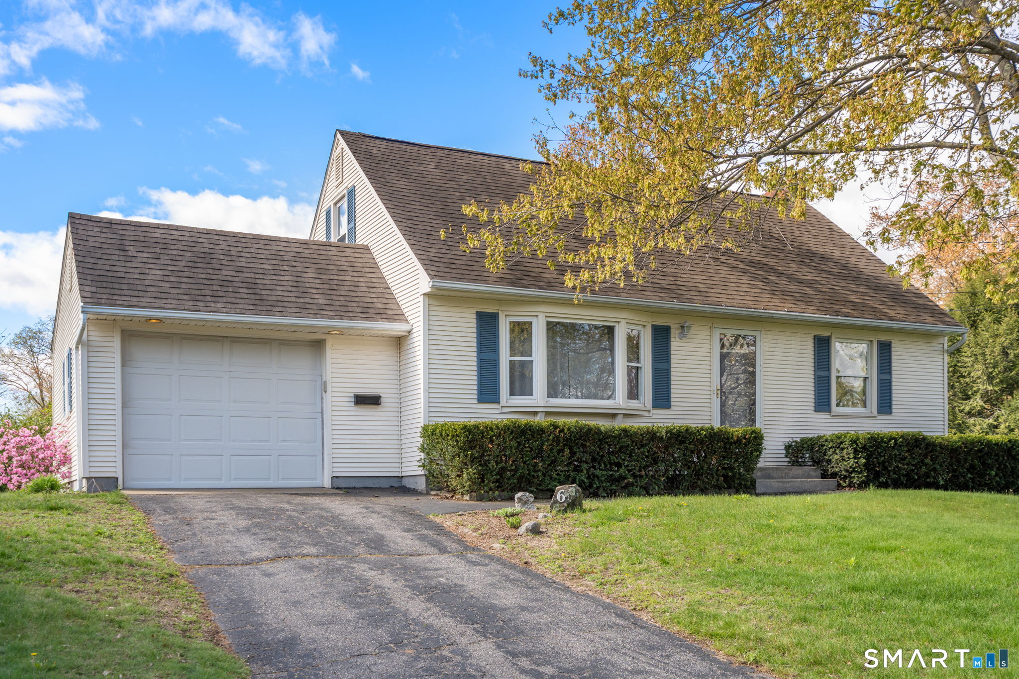 6 Roberts Road Enfield CT 06082