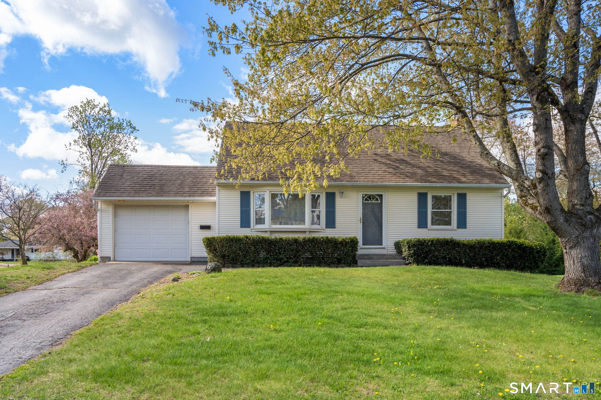 6 Roberts Road Enfield CT 06082